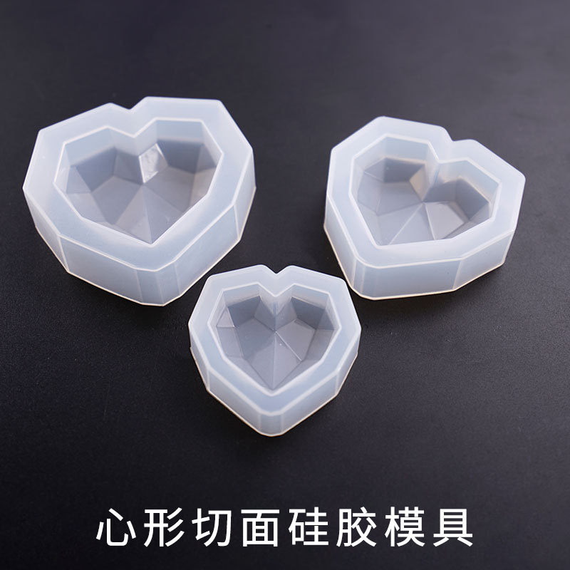 Heart-shaped mold large, medium and small heart-shaped section high mirror silicone mold