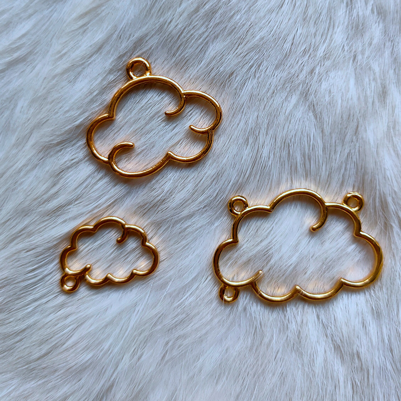 Hot selling 3 sizes cloud UV resin metal hollow frame color alloy manufacturers